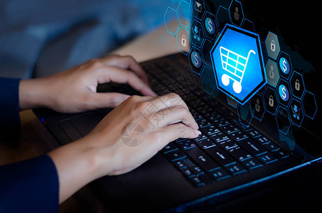 概念手寫顯示數(shù)字購(gòu)物在彩色墻上通過(guò)互聯(lián)網(wǎng)方形矩虛幻卡通木購(gòu)買產(chǎn)品或服務(wù)的